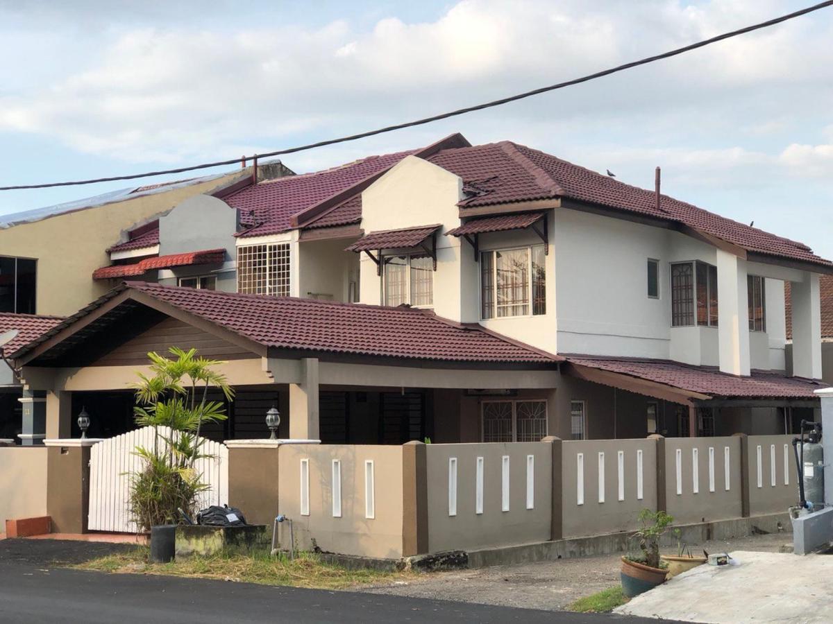 Fateh Homestay - Muji Concept Family House Rawang Dış mekan fotoğraf